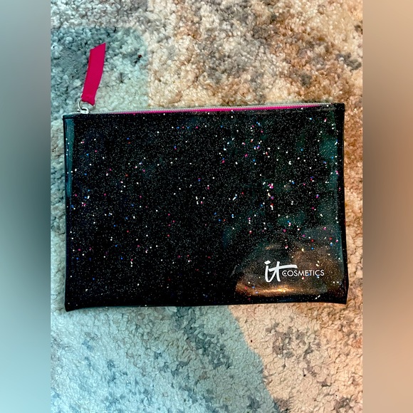 it cosmetics Bags Cosmetic Kit Poshmark
